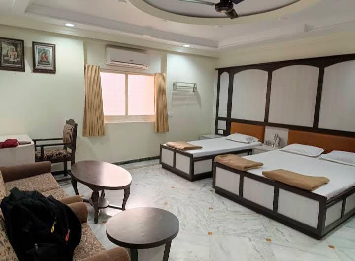 3 Bed Room at Maheshwari Seva Sadan Pushkar